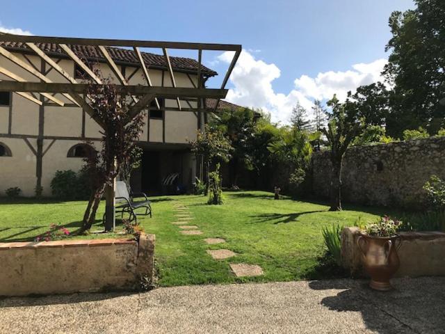 Bed and Breakfast Le Cazalet Saint-Sever  Экстерьер фото